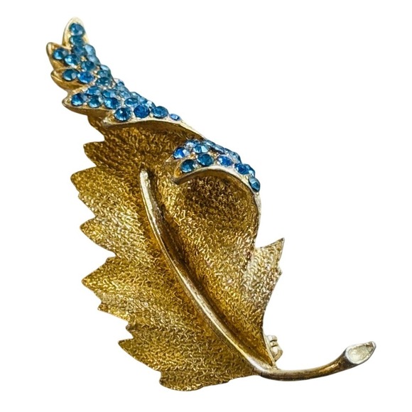 VTG Hattie Carnegie leaf Pin brooch Gold Tone Rhinestone blue jeweled retro 50s